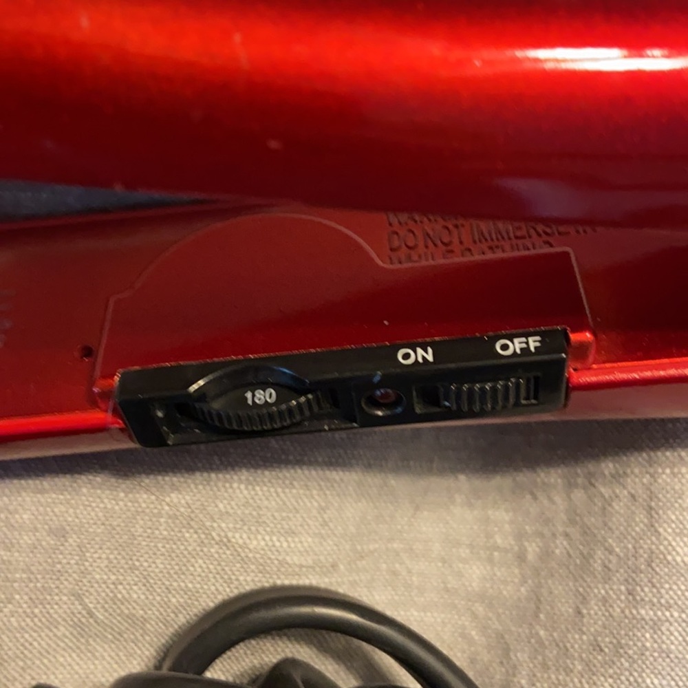 CHI Hair Straightener - Picture 6 of 9